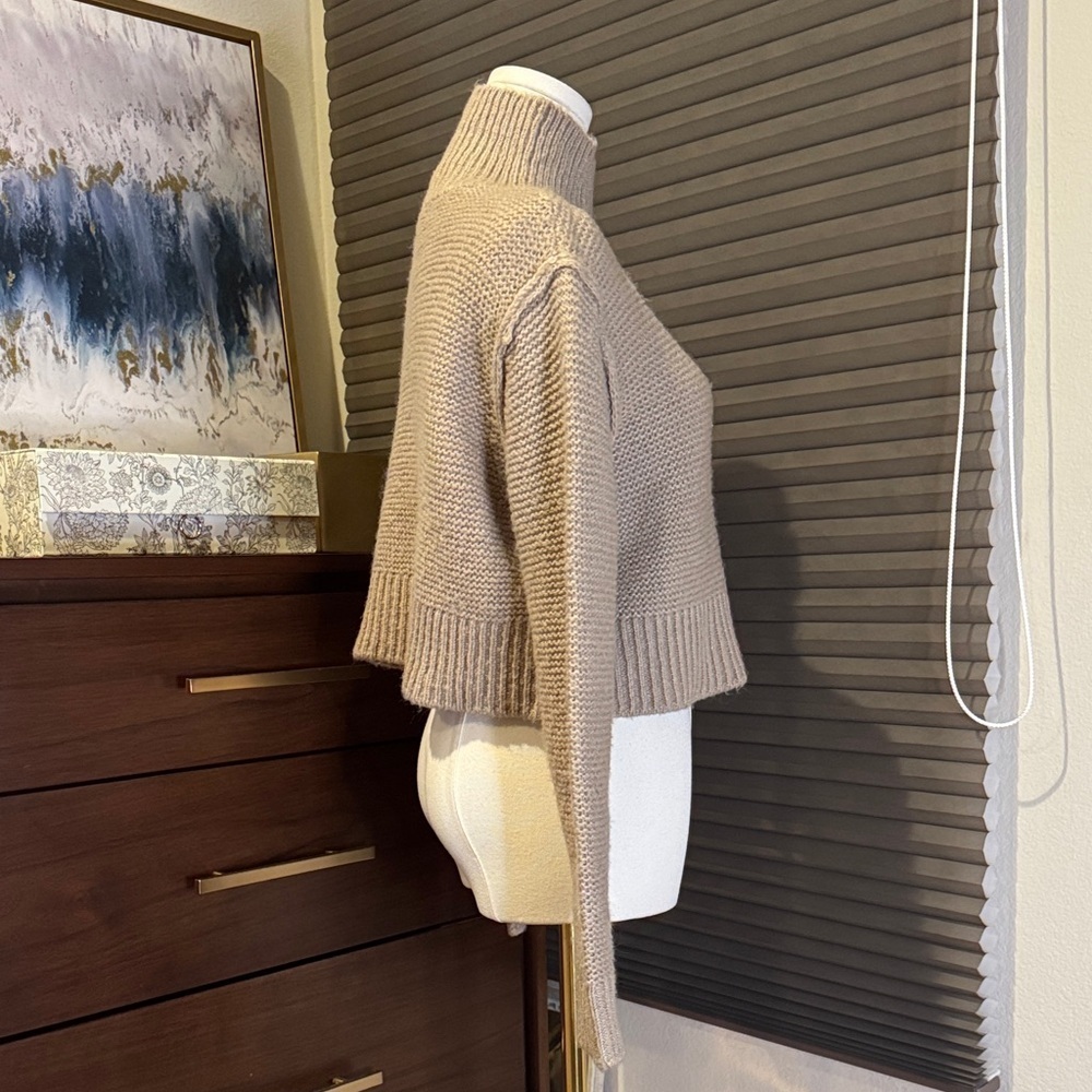 Elodie Mock Neck Cropped Chunky Sweater. Size XS - Picture 4 of 7